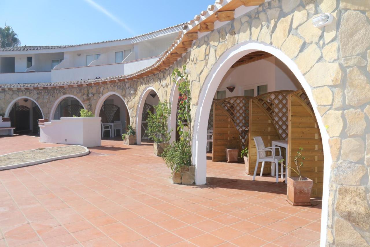 Hotel Altura Villasimius Exterior photo