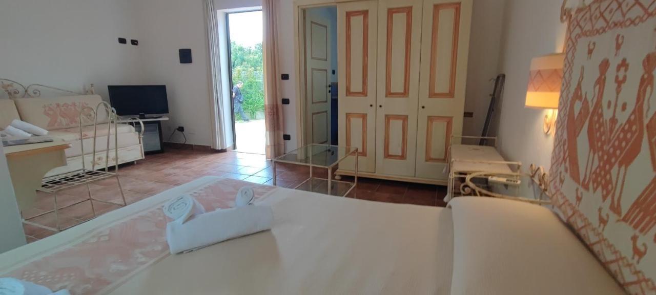Hotel Altura Villasimius Exterior photo