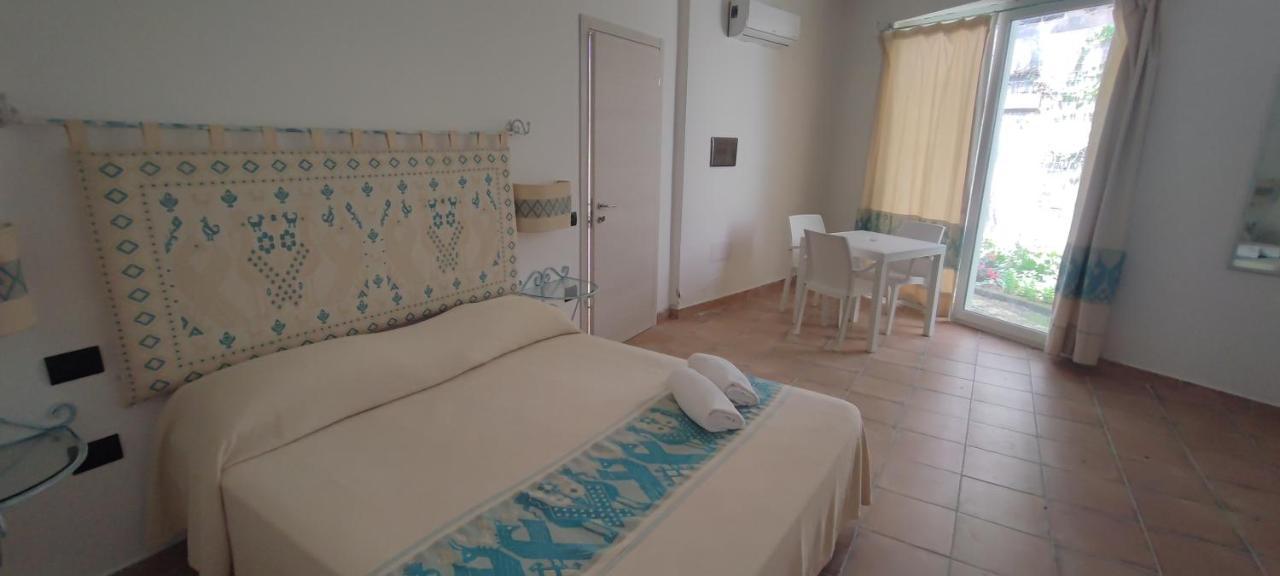 Hotel Altura Villasimius Exterior photo